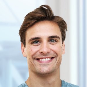 Porträtfoto Fabio Schmitt Sanchez, Oberarzt für Orthopädie und Unfallchirurgie am Sana Dreifaltigkeits- Krankenhaus Köln 