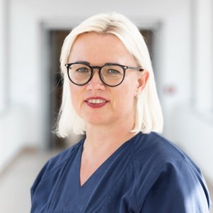 Porträtfoto von Jacqueline Kertscher, GeriNurse und Demenz-/Delirbeauftragte