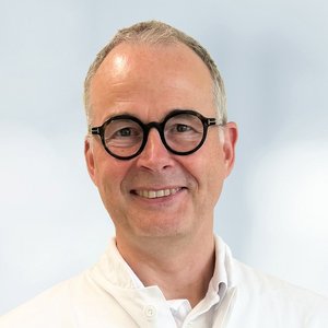 Dr. Dirk Wernerus Portraitfoto von Dr. Dirk Wernerus, Sektionsleitung Orthopädie und Leitung Endoprothetikzentrum am Sana Klinikum Landkreis Biberach