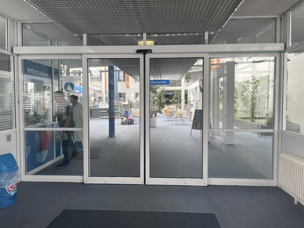 Eingangsbereich Sana-Krankenhaus Rügen