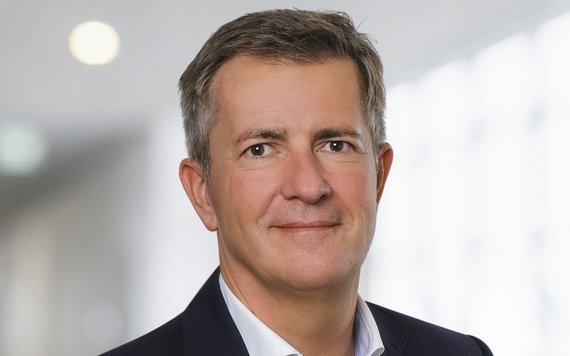 Porträt von Thomas Lemke, dem Vorstandsvorsitzenden (CEO) der Sana Kliniken AG. 
