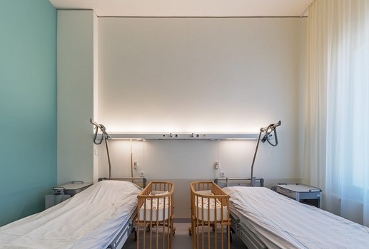 Zweibettzimmer mit zwei Kinderbetten