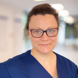 Porträtfoto Dr. med. Jasmin Kumler, Fachärztin für Innere Medizin und Gastroenterologie am Sana Krankenhaus Benrath