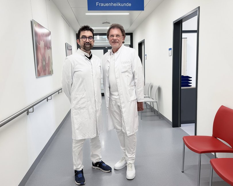 Panagiotis Paporis und Dr. Steffen Fritz Gruppenfoto von Panagiotis Paporis und Dr. Steffen Fritz, Leitender Oberarzt und Chefarzt der Frauenklinik am Sana Klinikum Landkreis Biberach