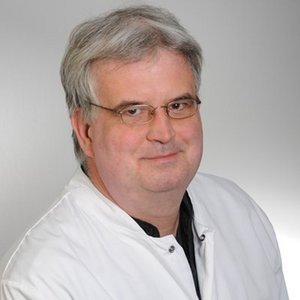 Porträt von Prof. Dr. med. Thomas Aigner, Chefarzt für Pathologie am Sana Klinikum Coburg der Sana Kliniken Oberfranken