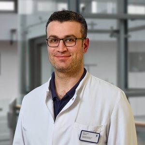 Portraitfoto von Ziad Jrad, Oberarzt