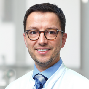 Portraitfoto von Prof. Dr. Till Hasenberg, Chefarzt der Adipositas- und Metabolischen Chirurgie 