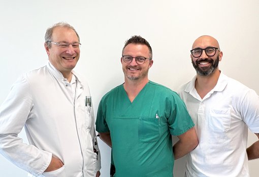 Team Elektrophysiologie der Medizinischen Klinik am Sana Klinikum Landkreis Biberach Dr. Michael Böhringer, doctor-medic Tudor Bucur und Dr. Karim El Amrani