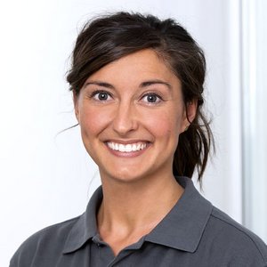 Porträtfoto Maxi Na, Teamleiterin Physiotherapie am Sana Dreifaltigkeits- Krankenhaus Köln