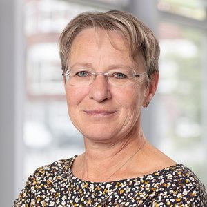 Porträtfoto von Kathrin Wittschen, Chefarztsekretärin des Ambulanten OP-Zentrums und der Klinik für Gefäßmedizin der Regio Kliniken