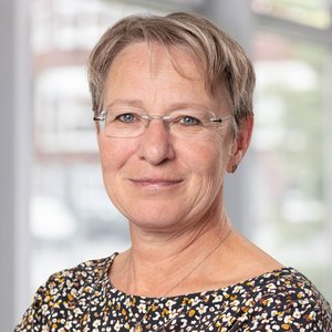 Porträtfoto von Kathrin Wittschen, Chefarztsekretärin des Ambulanten OP-Zentrums und der Klinik für Gefäßmedizin der Regio Kliniken