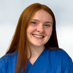 Ida Heinle Portraitfoto Ida Heinle, Hebamme und Ansprechpartnerin Hebammenkreißsaal im Geburtszentrum des Sana Klinikums Landkreis Biberach