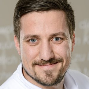 Michael Ruthke, Oberarzt in der Klinik für Orthopädie und Unfallchirurgie