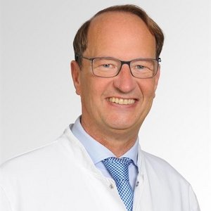 Porträt von Priv.-Doz. Dr. med. habil. Marcus Thieme, Chefarzt Klinik für Gefäßmedizin am Klinikum Coburg der Sana Kliniken Oberfranken.