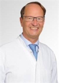 Porträt von Priv.-Doz. Dr. med. habil. Marcus Thieme, Chefarzt Klinik für Gefäßmedizin am Klinikum Coburg der Sana Kliniken Oberfranken.