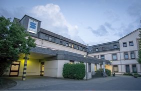 Das Sana Krankenhaus Radevormwald will schrittweise ein Stück zur Normalität zurückkehren.