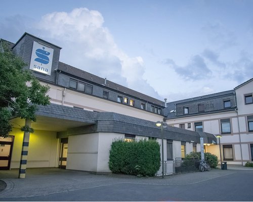 Das Sana Krankenhaus Radevormwald will schrittweise ein Stück zur Normalität zurückkehren.