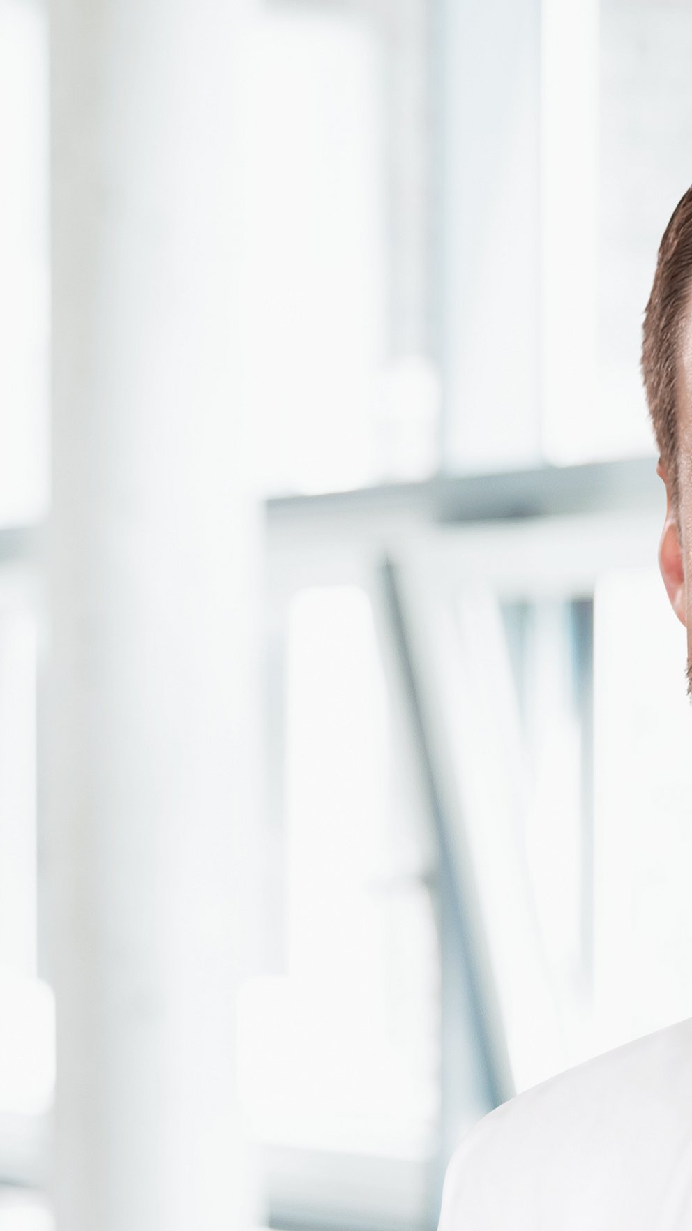 Porträtfoto von Dr. Norman Zinne, Chefarzt der Klinik für Thoraxchirurgie der Regio Kliniken