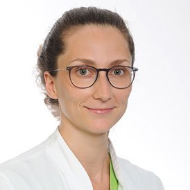 Porträt von Dr. med. Anna Schmidt, Oberärztin, Fachärztin für Frauenheilkunde und Geburtshilfe am Sana Klinikum Coburg der Sana Kliniken Oberfranken