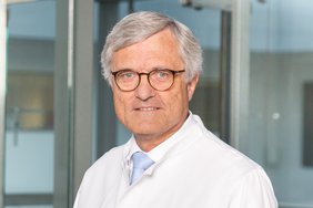 Dr. Thomas Sonnenberg leitet das Sana Adipositaszentrum NRW, das jetzt für seine herausragenden Leistungen als Exzellenzzentrum ausgezeichnet wurde. (Foto: Anke Dörschlen)