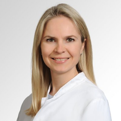 Tatjana Knaus Porträt von Tatjana Knaus, Chefärztin der Hämatologie und Onkologie, Fachärztin für Innere Medizin und Hämatologie und Onkologie am Sana MVZ Coburg der Sana Kliniken Oberfranken.