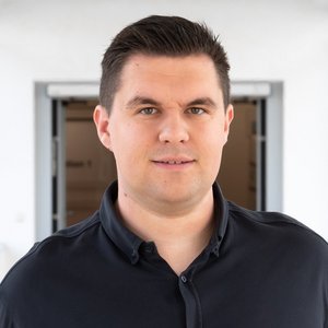 Porträtfoto von Richard Tschetschorke, Energiemanagement-Beauftragter der Sana Kliniken Landkreis Leipzig