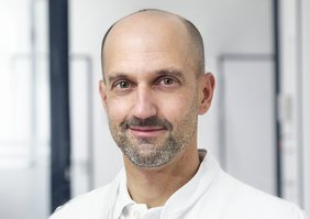Dr. Lars Goebel ist Chefarzt des neu zertifizierten Zentrums für Fuß- und Sprunggelenkchirurgie der Maximalversorgung. (Foto: Michael Mutzberg)