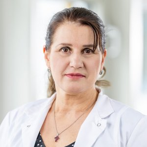 Portrait von Luciana Ioana Cristici, Sektionsleitung der Pneumologie