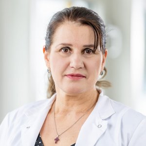 Portrait von Luciana Ioana Cristici, Sektionsleitung der Pneumologie