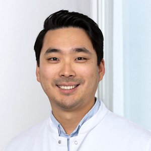 Porträtfoto Saro Na, Facharzt für Orthopädie und Unfallchirurgie am Sana Dreifaltigkeits- Krankenhaus Köln