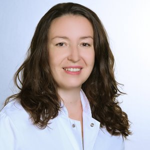 Doctor medic (UMF Timisoara) Ana Racovita Rasa Porträt von Doctor medic (UMF Timisoara) Ana Racovita Rasa, Fachärztin für Innere Medizin am Sana MVZ Coburg der Sana Kliniken Oberfranken.