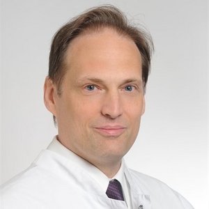 Porträt von Dr. med. Christoph Bergmeier, Chefarzt für Neurologie am Klinikum Coburg der Sana Kliniken Oberfranken. 