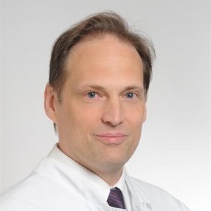 Porträt von Dr. med. Christoph Bergmeier, Chefarzt für Neurologie am Klinikum Coburg der Sana Kliniken Oberfranken. 