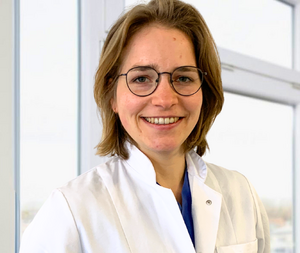 Helena Stiller Das Bild zeigt ein Portraitfoto von Ärztin Helena Stiller.