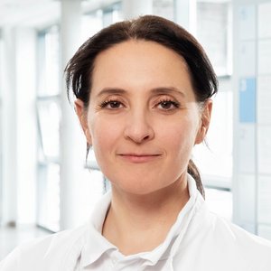 Porträtfoto von Nadine Lehmann, Oberärztin der Klinik für Gastroenterologie der Regio Kliniken 