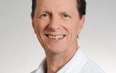 Porträt von Prof. Dr. med. Johannes Kraft, Chefarzt für Geriatrie und Palliativmedizin am Klinikum Coburg der Sana Kliniken Oberfranken.