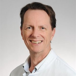 Porträt von Prof. Dr. med. Johannes Kraft, Chefarzt für Geriatrie und Palliativmedizin am Klinikum Coburg der Sana Kliniken Oberfranken.