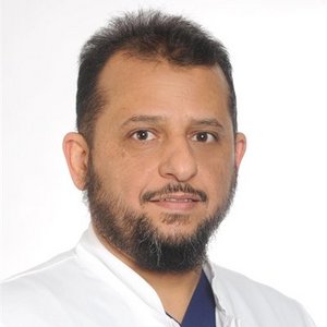 Porträt von Reda Al Bashawat, Oberarzt, Facharzt für Innere Medizin und Pneumologie am Sana Klinikum Coburg der Sana Kliniken Oberfranken