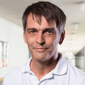 Portraitfoto von Dr. Thomas Mattes, Facharzt für Orthopädie und Unfallchirurgie Sportklinik Ravensburg, Kooperationspartner Endoprothetikzentrum am Sana Klinikum Landkreis Biberach