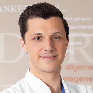 Vincent Hasselgruber, Oberarzt an der Klinik für Anästhesie und Intensivmedizin an den Sana Kliniken Lübeck.
