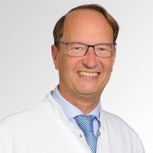 Porträt von Priv.-Doz. Dr. med. habil. Marcus Thieme, Chefarzt Klinik für Gefäßmedizin am Klinikum Coburg der Sana Kliniken Oberfranken.