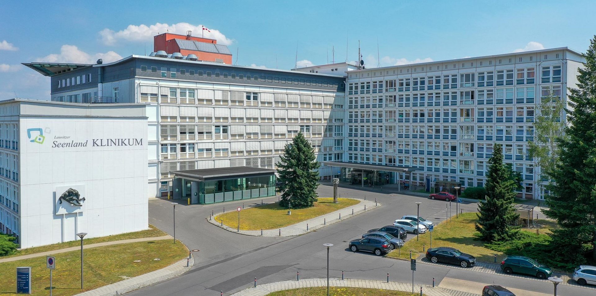 Lausitzer Seenland Klinikum, Luftbild, Eingangsbereich