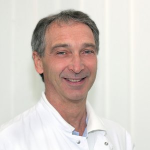 Porträtfoto von Dr. med. Ralf Robel, Leitender Arzt für Organisation der Gynäkologie und Geburtshilfe im Sana Klinikum Wurzen