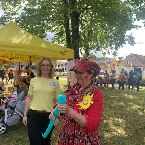 Ein Luftballonclown war beim Kinderfest der Kinderklinik in Lauchhammer mit dabei.