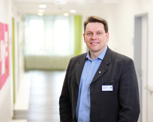 Stefan Mülders hat die Leitung Unternehmenskommunikation und Marketing für das Sana-Krankenhaus Hürth und das Sana Dreifaltigkeits-Krankenhaus Köln übernommen. (Foto: Matthias Morawetz)