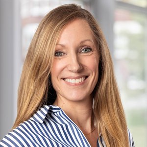Porträtfoto von Katharina Rahimi, Chefarztsekretärin der Klinik für Gastroenterologie der Regio Kliniken