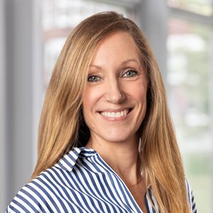 Porträtfoto von Katharina Rahimi, Chefarztsekretärin der Klinik für Gastroenterologie der Regio Kliniken 