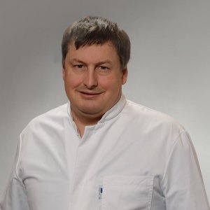 Porträtbild vom Chefarzt der Klinik für Anästhesie und Intensivtherapie am Standort Wurzen
