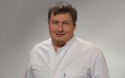 Porträtbild vom Chefarzt der Klinik für Anästhesie und Intensivtherapie am Standort Wurzen