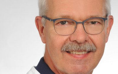 Porträt von Dr. med. Michael Rüb, Chefarzt Orthopädie und Unfallchirurgie am Sana Klinikum Neustatd 